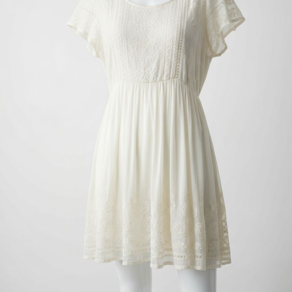 Krem Nakışlı Mini Elbise