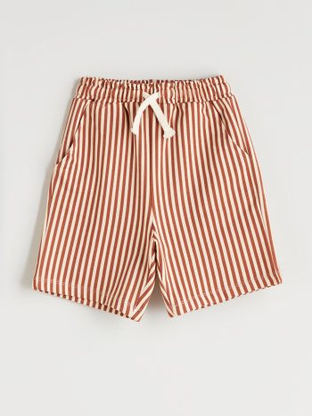 LCW Kids Bej Beli Lastikli Çizgili Erkek Çocuk Şort translates to "LCW Kids Beige Elastic Waist Striped Boy's Shorts."