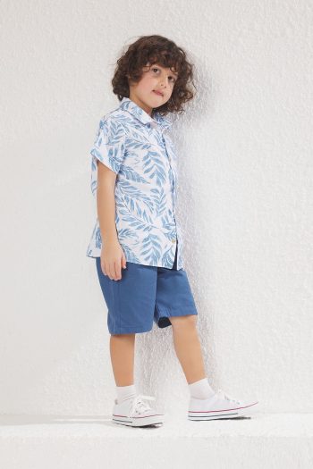 TRENDYOLKIDS Blue Boys' Cotton Tropical Printed Woven Shirt and Shorts Set TKDSS25AU00035
