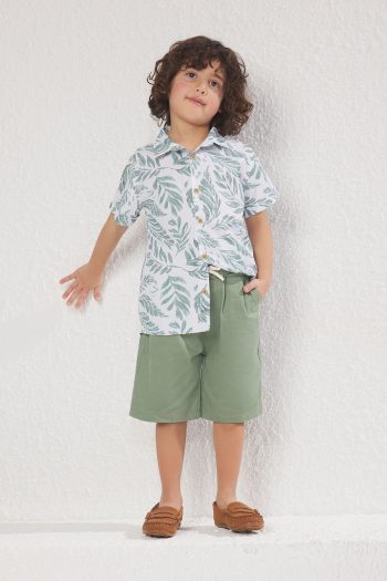 TRENDYOLKIDS Green Boys' Cotton Tropical Printed Woven Shirt Short Set TKDSS25AU00035