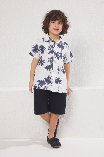 TRENDYOLKIDS Navy Blue Cotton Printed Woven Shirt and Shorts Set for Boys TKDSS25AU00054