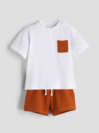LCW Baby Ekru Crew Neck Boys' Baby T-Shirt and Shorts Set - 2 Pieces