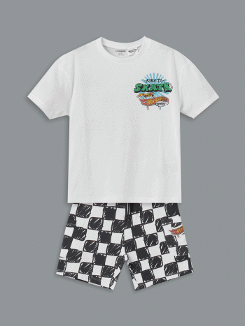 LCW Kids White Hot Wheels Printed Boys T-Shirt and Shorts Set 2 Pieces