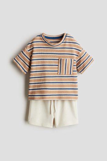 2-PIECE T-SHIRT AND SWEATSHIRT SHORTS SET