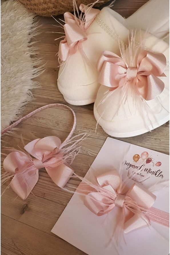 Colorful Little Ones Powder Pink Feather Bow Nursing Set