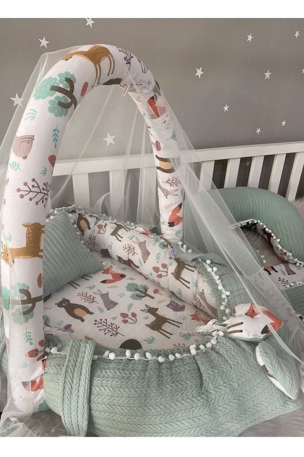 Jaju Baby Green Knit Nest with Forest Pattern and Pom Poms 6-Piece Side Bed Set