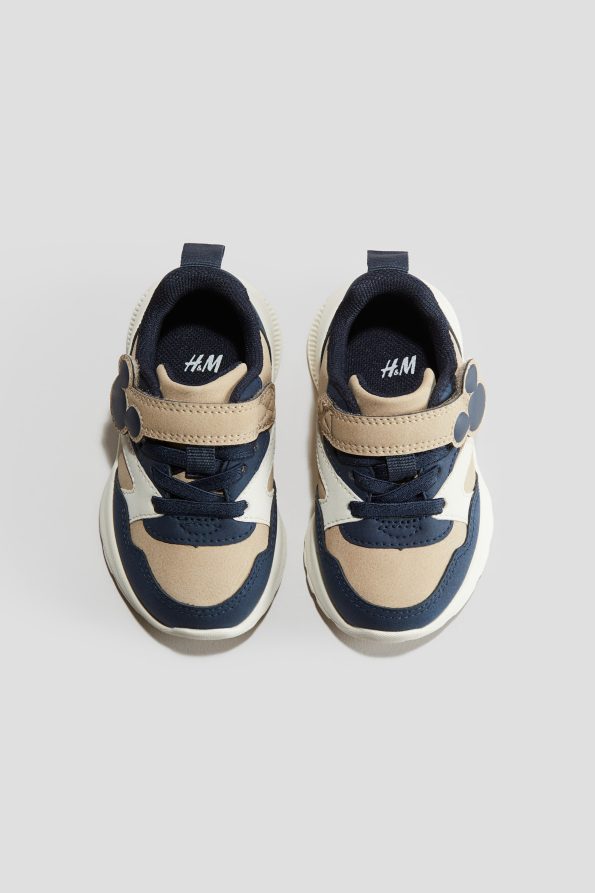 Sports Shoes