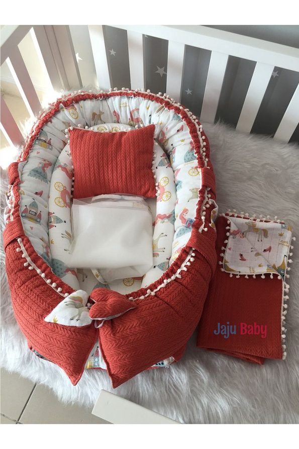 Jaju Baby Nest Brick Knit Fabric and Muslin Pom Pom Set