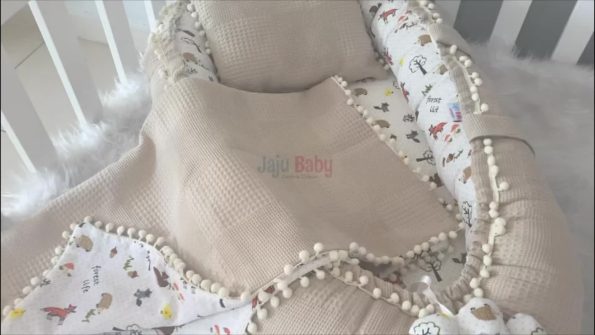 Jaju Baby Nest Fox Design 7-Piece Set with Pom Poms