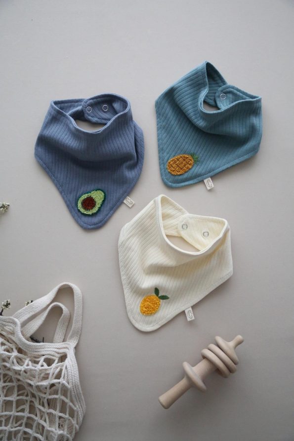 Set of 3 Embroidered Bibs Model 2