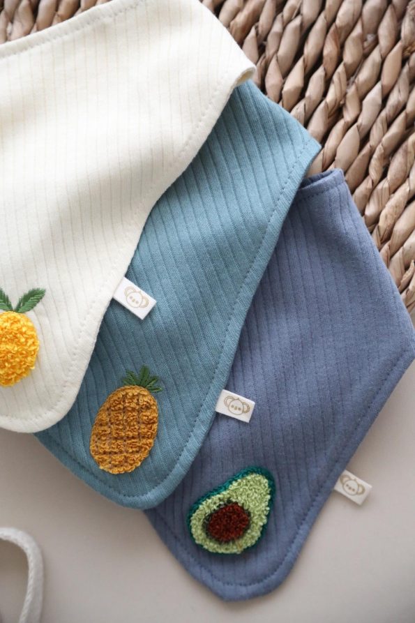 Set of 3 Embroidered Bibs Model 2