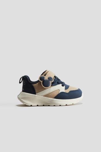 Sports Shoes