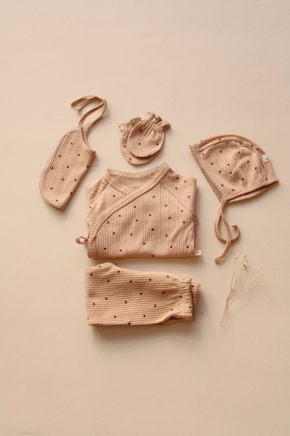 5-Piece Newborn Set with Floral Print