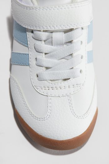 Sports Shoes