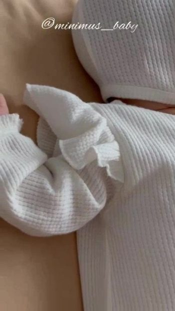 Minimus Newborn Girl Baby Outfit with Hat