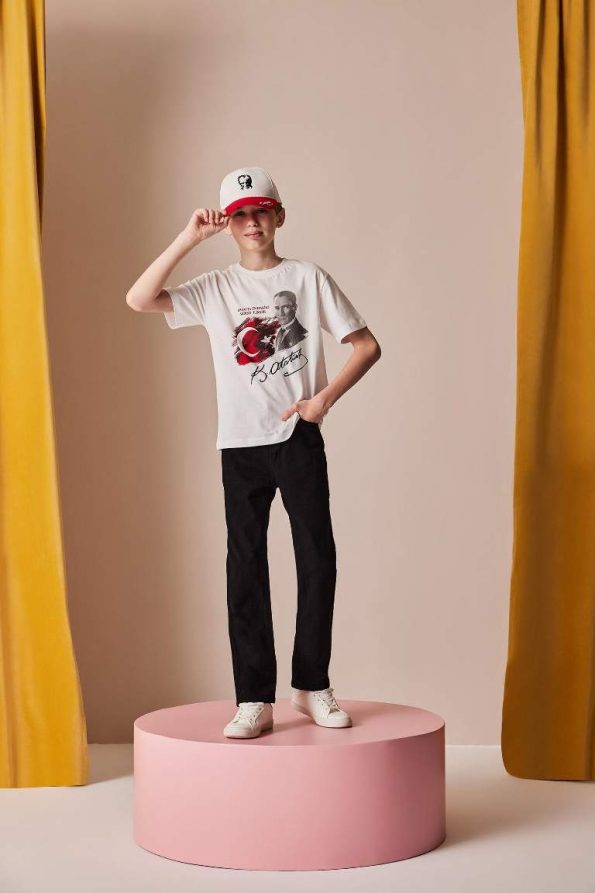 Boys' Straight Fit Basic Denim Jeans