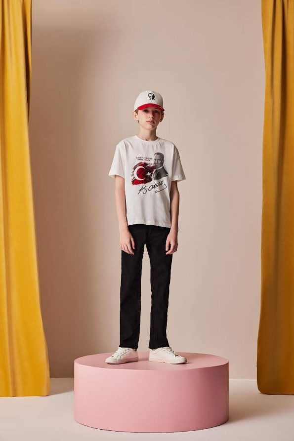 Boys' Straight Fit Basic Denim Jeans