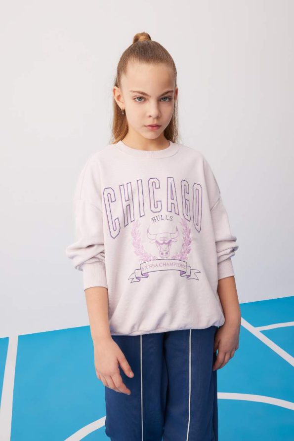 Girls' NBA Chicago Bulls Oversized Crew Neck Sweatshirt