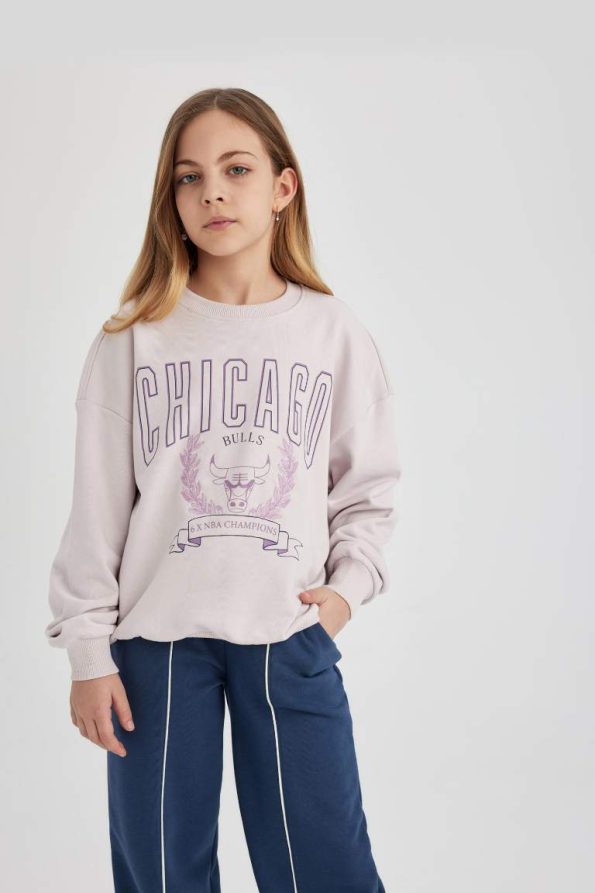 Girls' NBA Chicago Bulls Oversized Crew Neck Sweatshirt