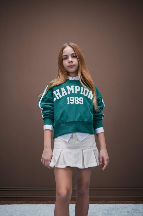 Girls' Relaxed Fit Crew Neck Printed Sweatshirt