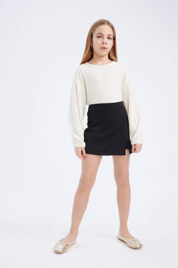 Girls' Two-Piece Set with Bicycle Neck Long Sleeve Blouse and Shorts Skirt