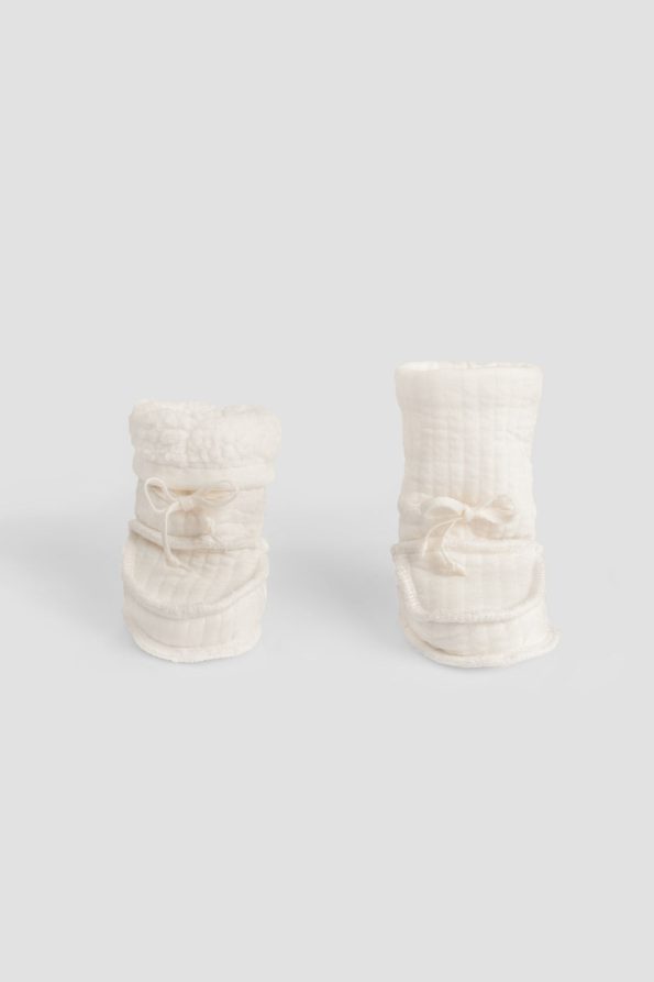 Wellsoft Quilted Cream Baby Booties