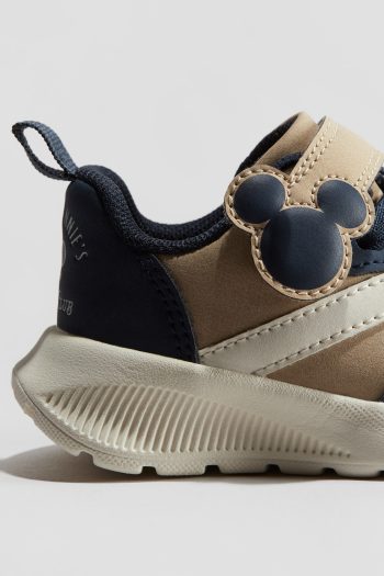 Sports Shoes