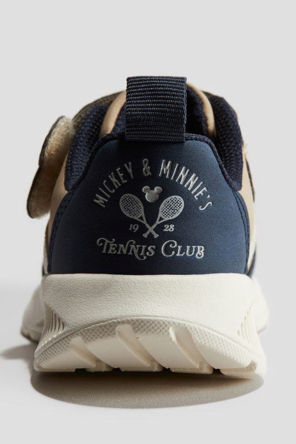 Sports Shoes