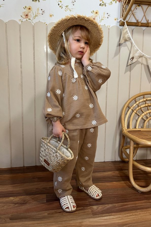 Embroidered Muslin Set in Milk Coffee