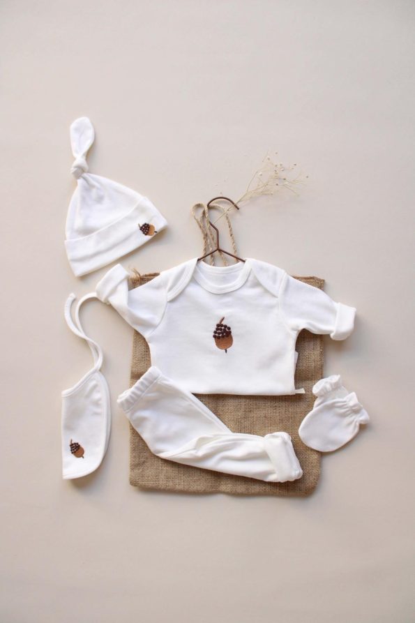 Embroidered Acorn 5-Piece Long Sleeve Newborn Set