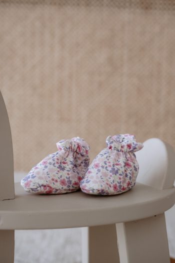 Baby Booties - Tiny Flowers / Pink