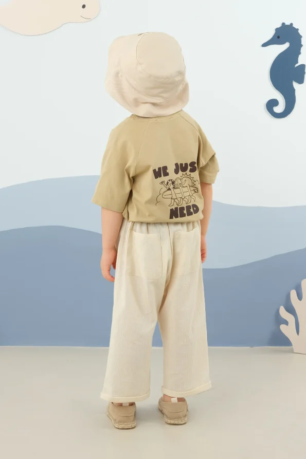Raglan Sleeve Printed T-Shirt in Milk Coffee
