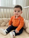 sevimli-figurler-baskili-polo-yaka-keten-pantalonlu-2li-cool-takim-561ddded.webp