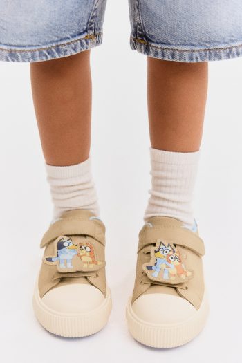 SPORTS SHOES
