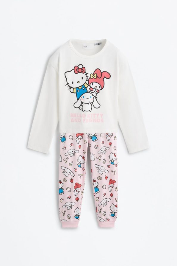 Hello Kitty ©SANRIO Long Pajama Set