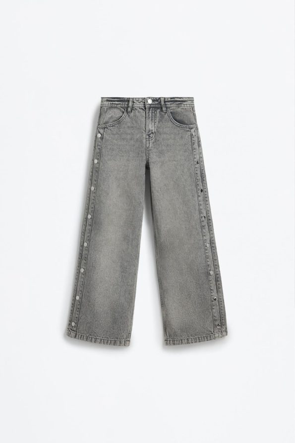 Button-Up Wide Leg Jeans