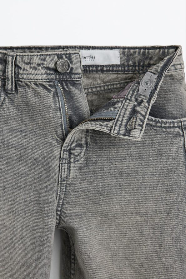 Button-Up Wide Leg Jeans
