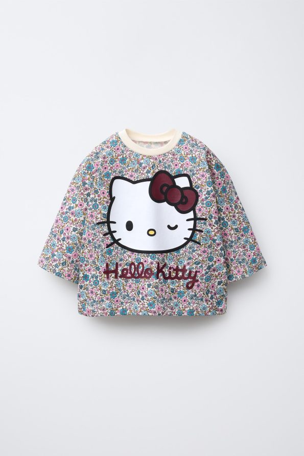 HELLO KITTY © SANRIO Flower Print T-Shirt