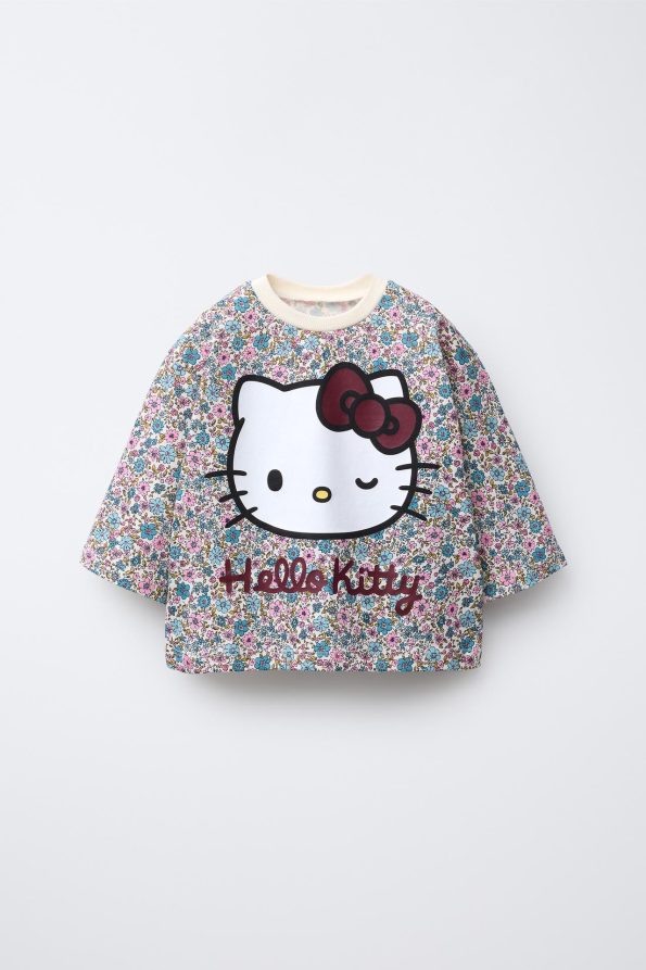 HELLO KITTY © SANRIO Flower Print T-Shirt