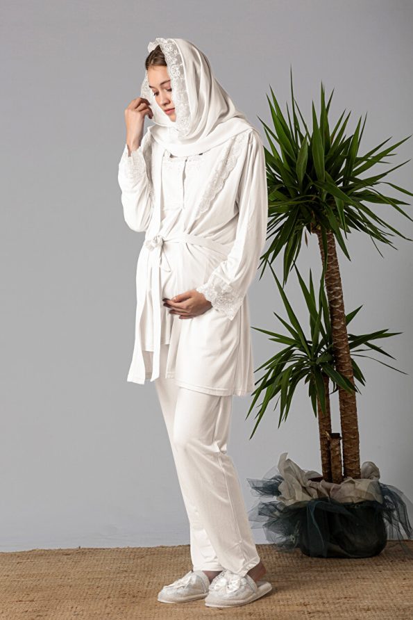 ByLohusa Effortt Ecru Maternity Pajama Set with Robe
