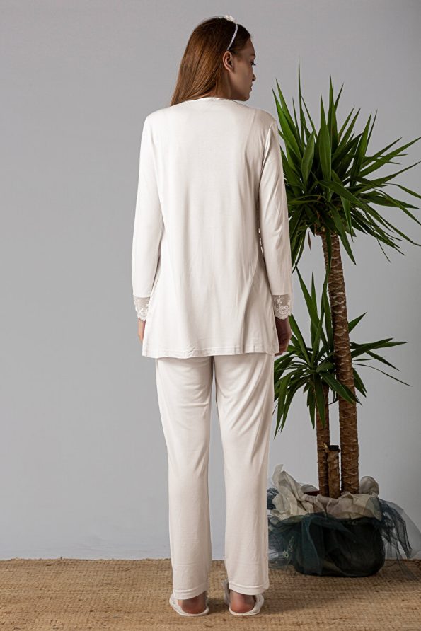 ByLohusa Effortt Ecru Maternity Pajama Set with Robe