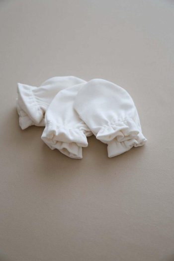 3-Piece White Newborn Mittens Set Model 1