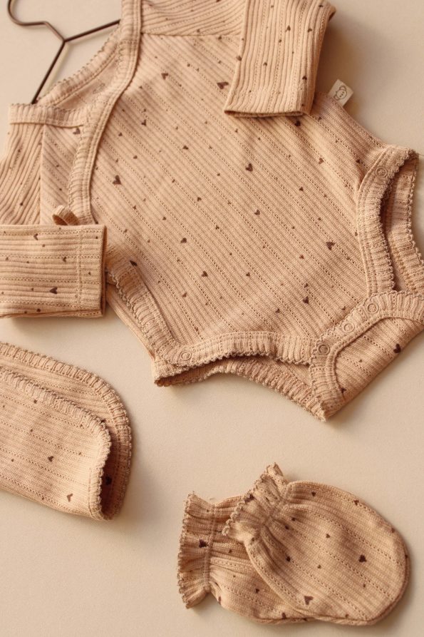 5-Piece Cross-Over Newborn Set with Heart Print