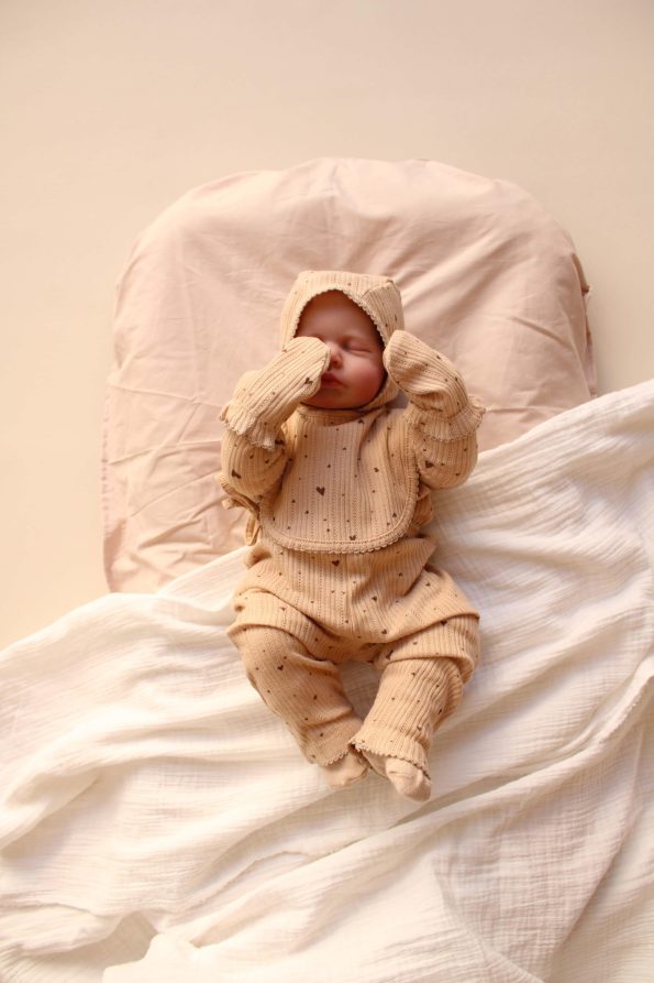 5-Piece Cross-Over Newborn Set with Heart Print