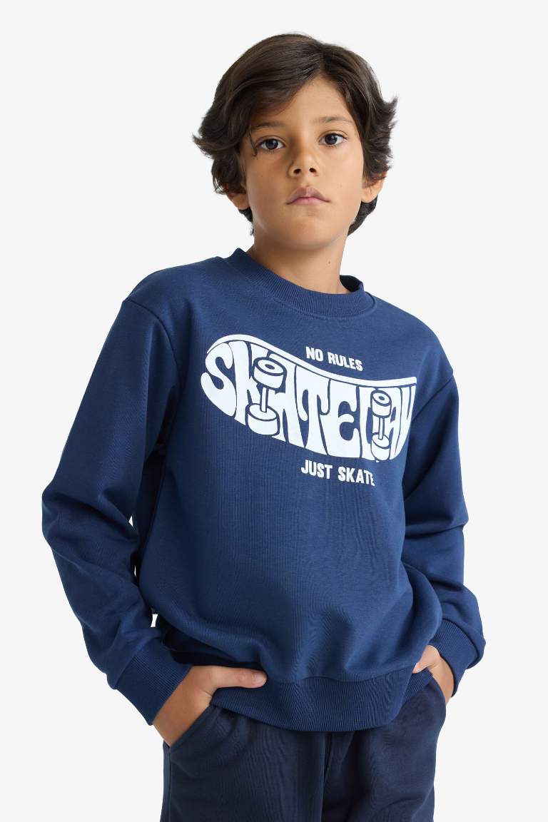 F2841A8_25AU_NV241_04_01.jpg Boys' Printed Crew Neck Sweatshirt