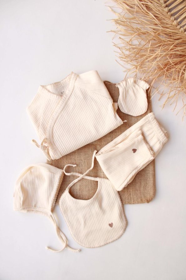 Embroidered Heart 5-Piece Newborn Set