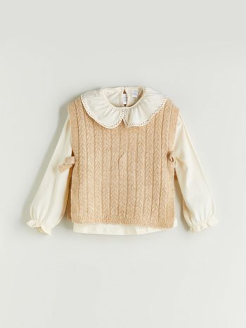 Three-piece set consisting of trousers, a blouse, and a knitted jacket