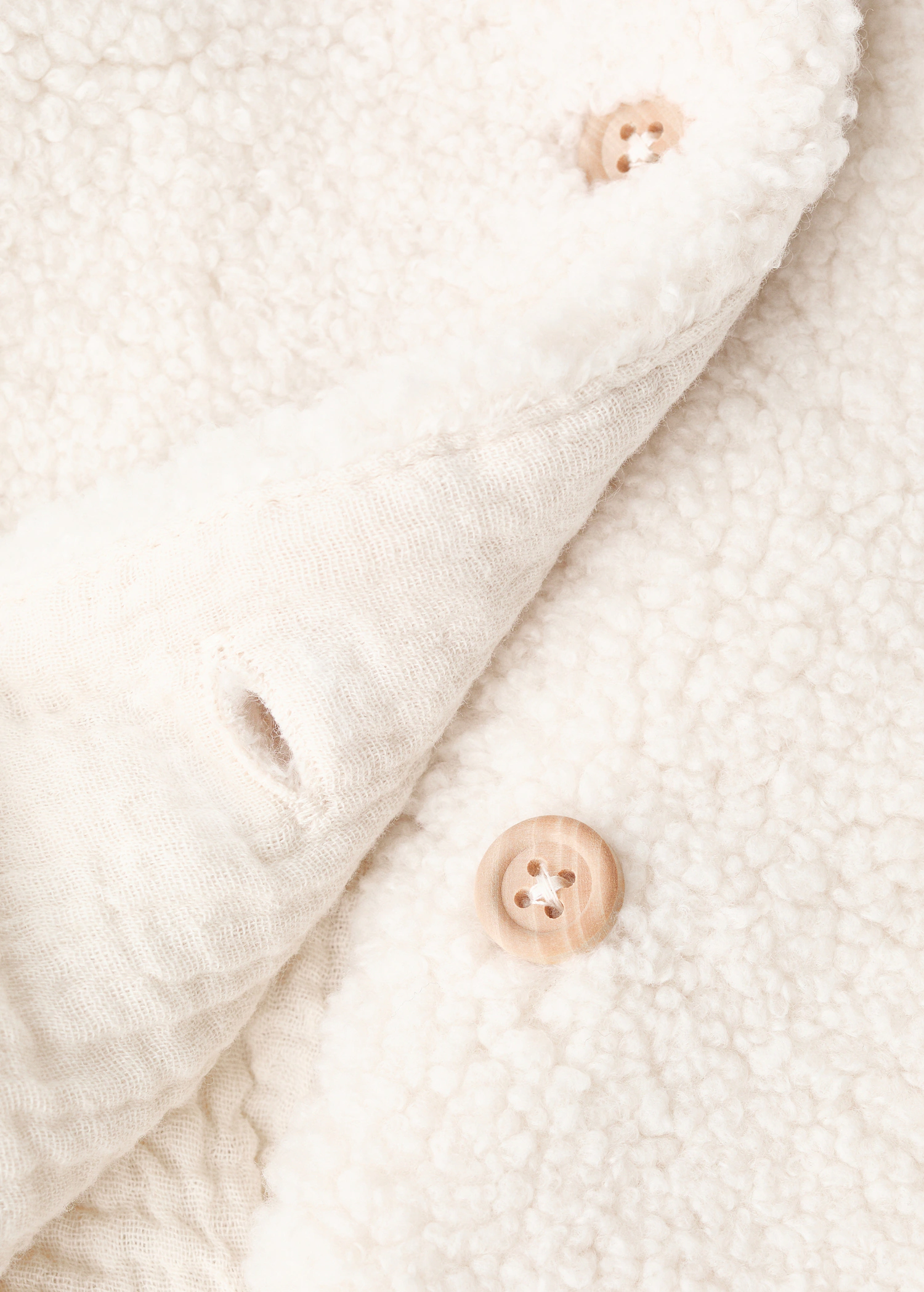 mango-product-1759051142976-2.webp Kürk görünümlü kapüşonlu palto