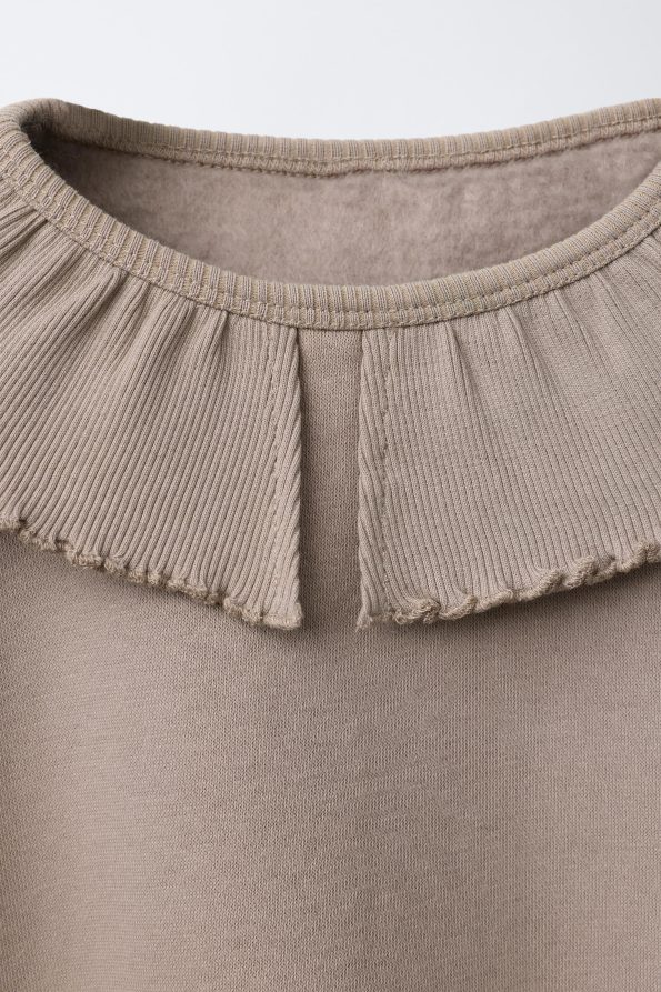 Peter Pan Collar Sweatshirt with Ribbed Trims