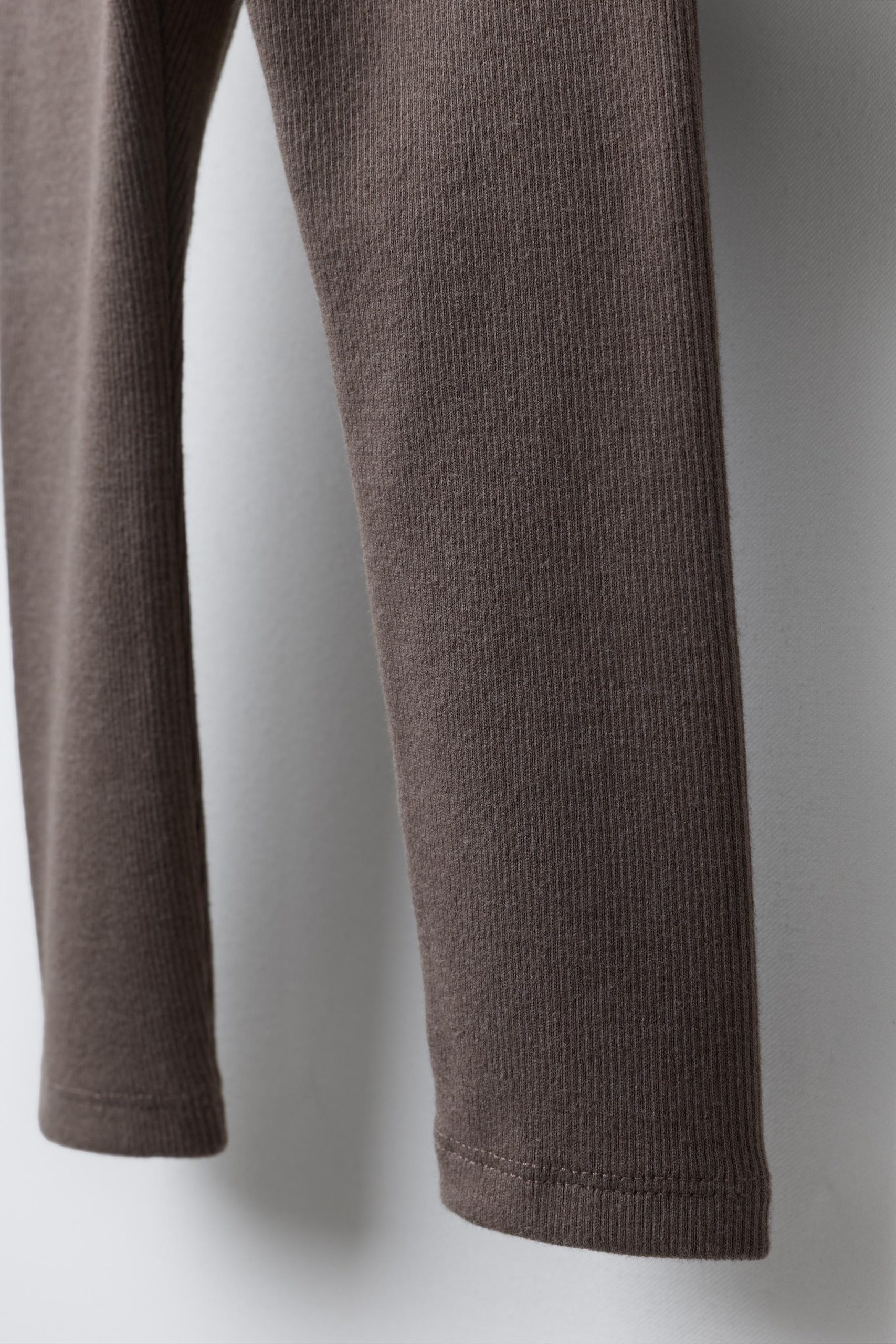 01880609724-e4-1.jpg Ribbed Leggings with Label